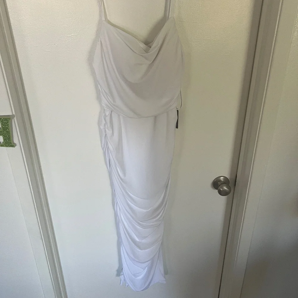 Express/Medium/White - Picture 1 of 2